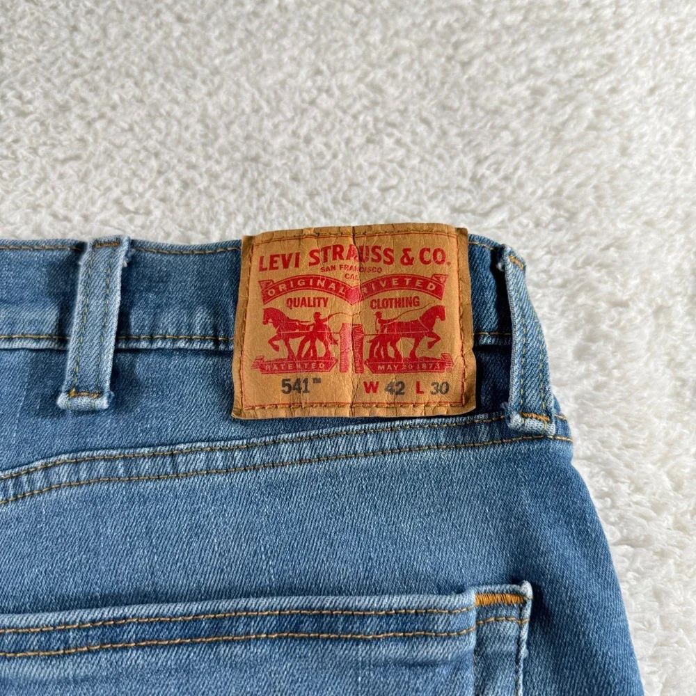 Levi's 541 Athletic‎ Taper Fit Stretch Jeans Men's Size 42x30 Blue Medium Wash